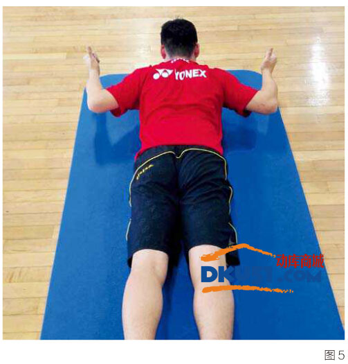 羽毛球知识：预防腰背伤病的良方---俯卧“W”练习