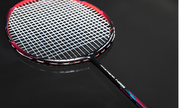李宁N99羽毛球拍试打评测点评：红色的毒蜂