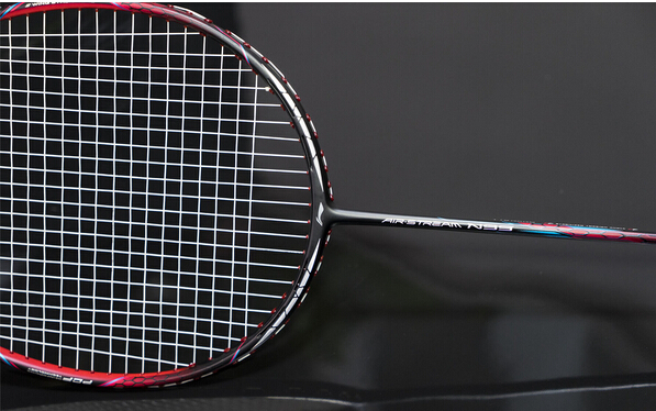 李宁N99羽毛球拍试打评测点评：红色的毒蜂